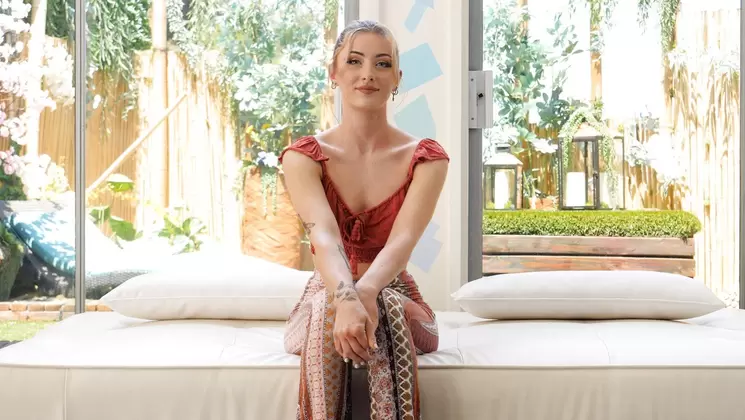 Net Video Girls19 yo willing to do anything to get a job On PornVe