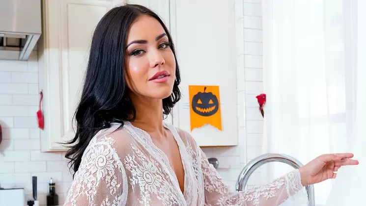 Nubile Films: Sexy horny ghost Alina Lopez seduces the new renter On PornVe