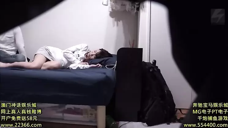 NNPJ-243 Extremely Slim As Impossible!Miracle Body Type Called Gully Boobs! It Is!AV Debut!Running Girl Yuki-chan F Cup Height 149 Cm Waist 52 Cm Nampa JAPAN EXPRESS Vol  54