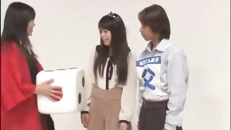 Father And Daughter Get Through Dirty Instructions To Reach The Goal! The Incestuous Game Of Sugoroku