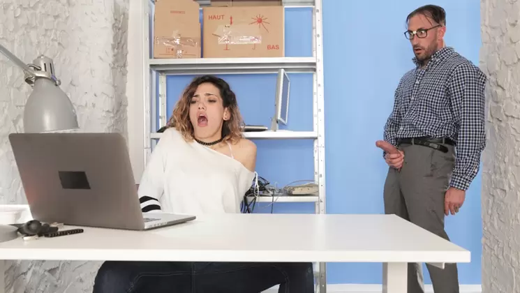 Nerdy babe gets her pussy pounded on the office desk