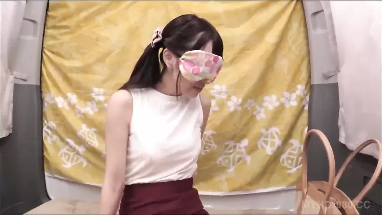 300 MAAN - 027 Let's hit the contents of the mouth with blindfold! Beautiful dental hygiene assistant Yuri (24)