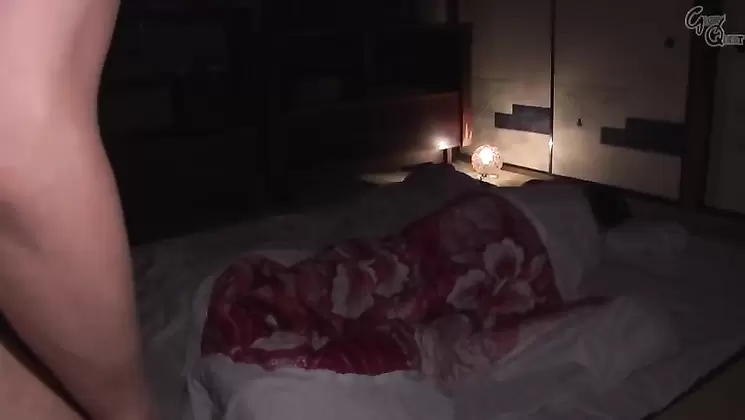 OVG-079 Married Wife Crawled Next To Her Husband Sleeping In The Middle Of The Night Crawling