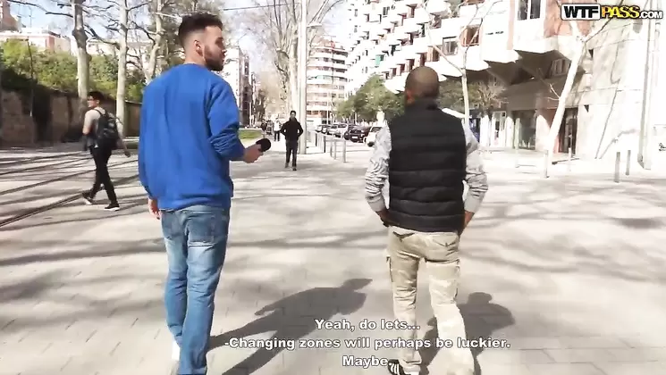 Pickupfuck - Girl gives head for her 15 minutes of fame - Española NoeMilk, Cesar, Fernando - HD