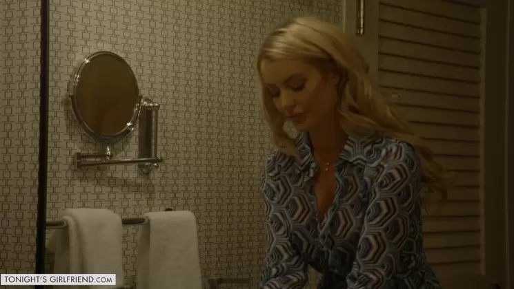 Dirty blondie Linzee Ryder comes to my place