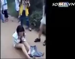 sáng nay 20/10 đánh ghen lột sạch quần áo thiếu nữ