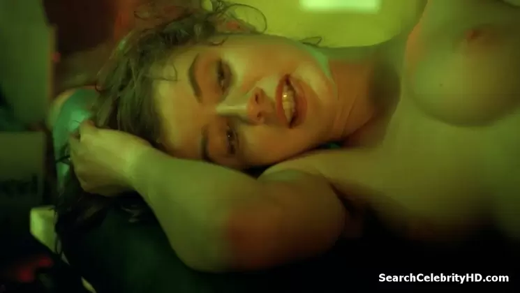 Small tit Irene Jacob baring it all for the cam