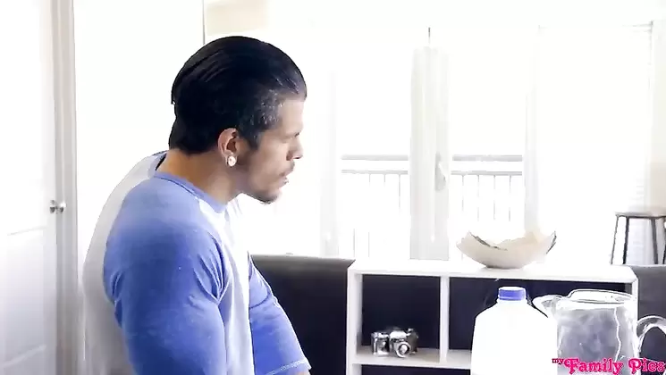 Lexi Lore Family breakfast