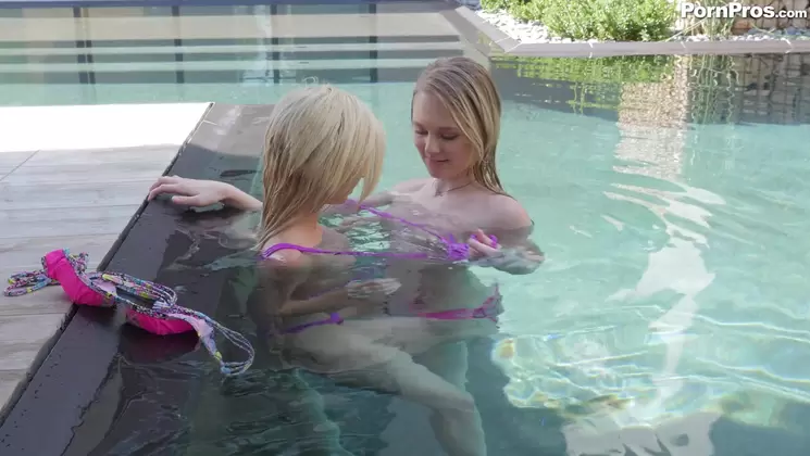 Spring break threesome