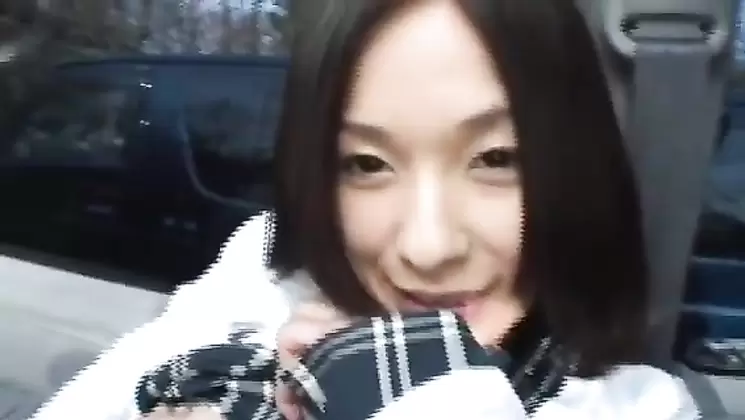 Japanese Idol Kaho Kasumi outdoor blowjob