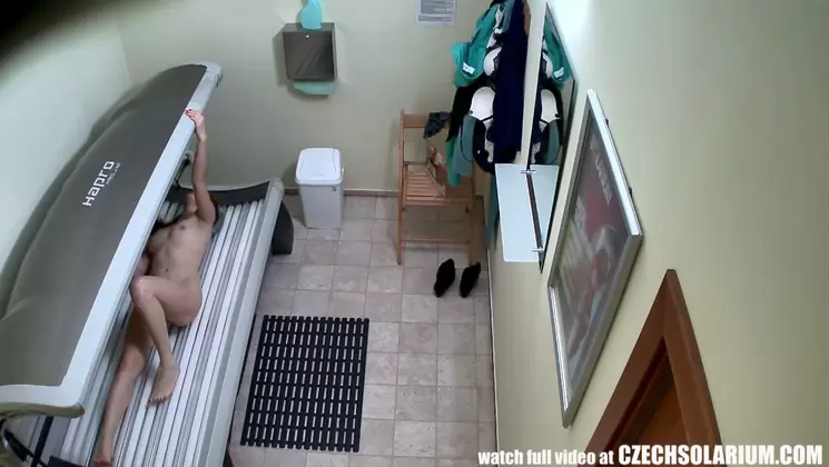 Live voyeur masturbation in Czech solarium