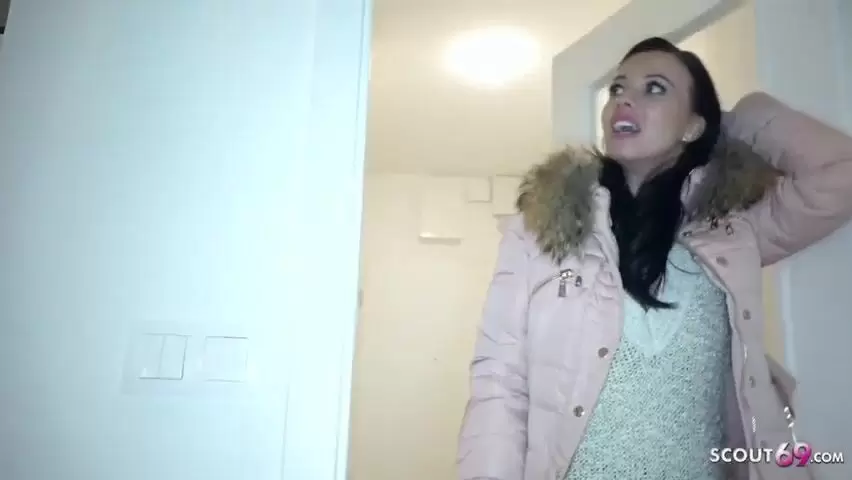 Vicky Love – Fucks at real street casting for cash