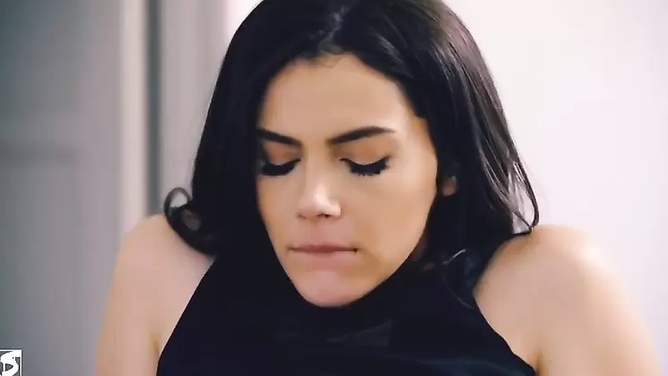 Alex Legend and Valentina Nappi fucking in the livingroom - honey, I am at home