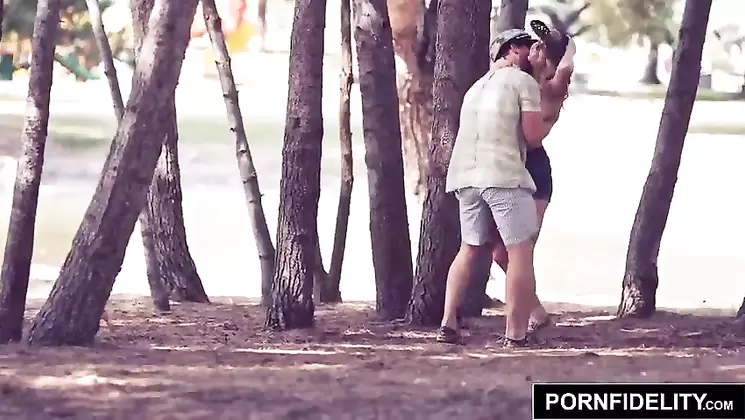 Bikini Babe Iris Rose Creampie