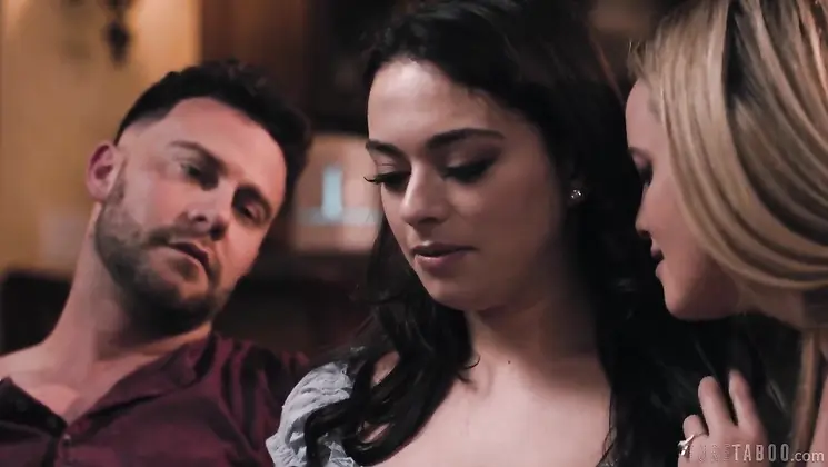 Sophia Burns And Charlie Forde Expecting