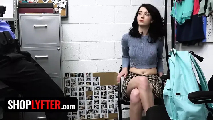 Shoplyfter Inspiring Star Corra Cox Caught Redhanded Trying To Snags From A...