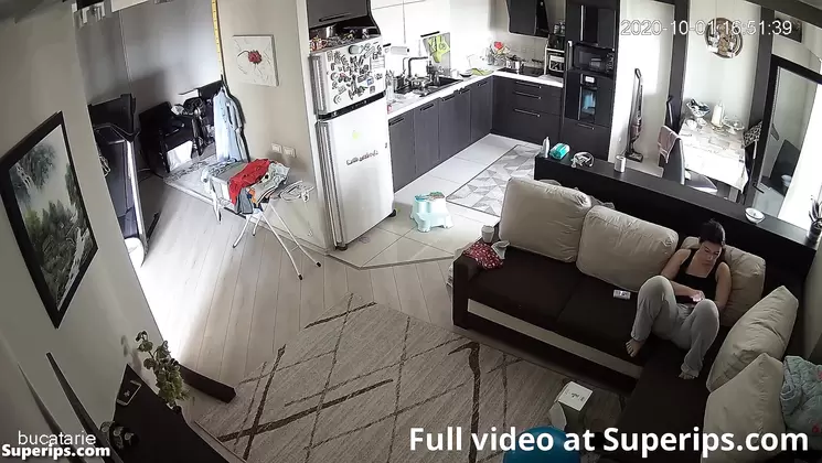 Mature mom rubs her pussy while watching porn