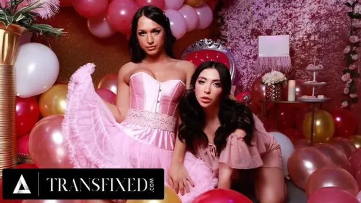 Big Tits TGirl Khloe Kay Enjoys Lesbian Babe Jane Wilde's Gorilla Grip Pussy