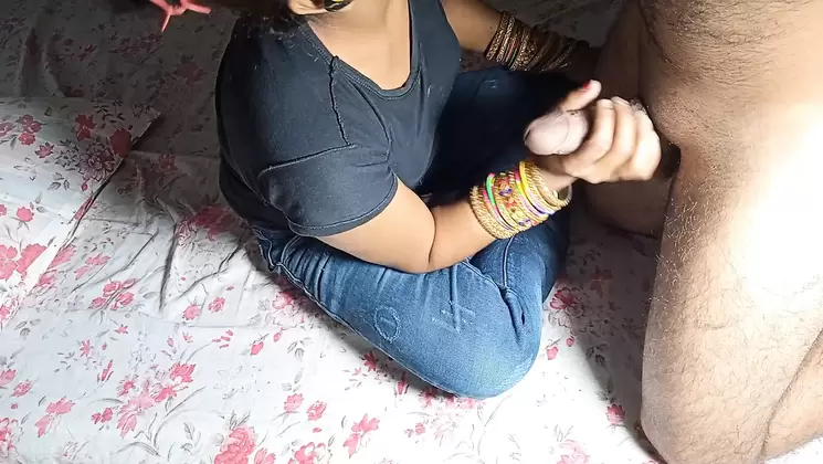 Fuck Neighbor Newly Married Bhabhi After Truth and Dare Game