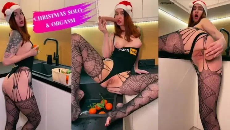 XXXMas Solo female and wet pussy orgasm