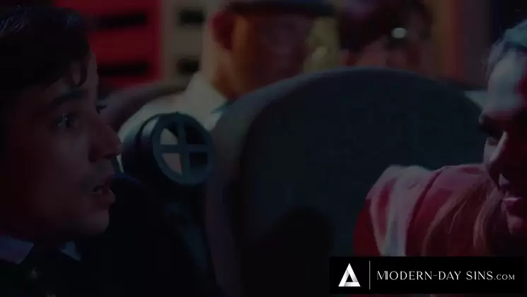 AllNatural Exhibitionist Gives Virgin Boyfriend The BEST Movie Theatre Blo...