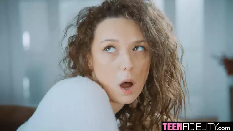 Natural Teen Isabella de Laa Banged Hard