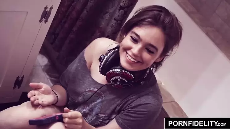 Nerd Girl Jodi Taylor Takes Cock Up Her Ass