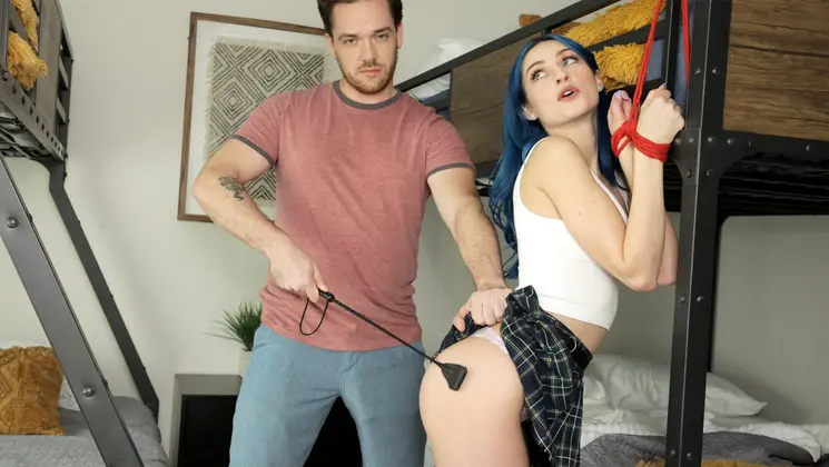 Submissive Jewelz Blu fucked by stepbro