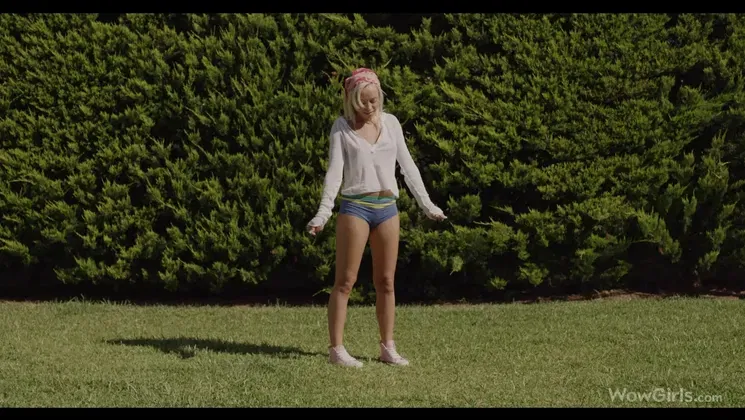 Horny camera following her sexy body