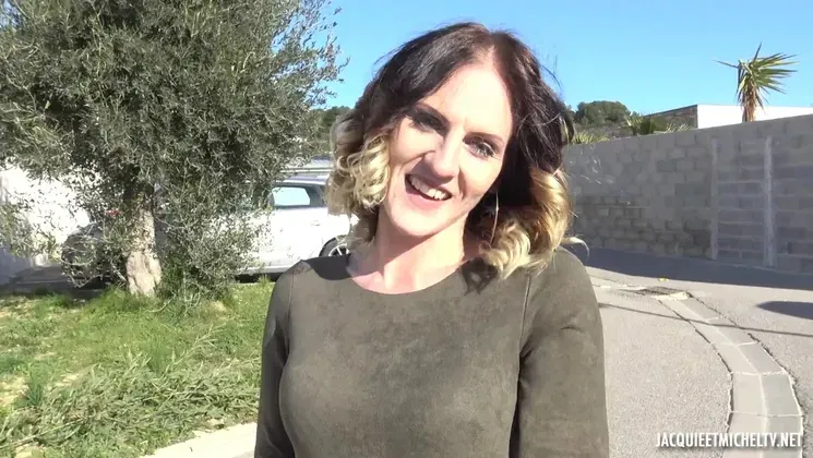 Nina, 25ans, de prsentatrice actrice