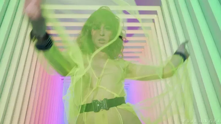 Katrina Jade, Riley Reid & Angela White take turns licking and fucking in a hot interracial threesome