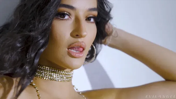 Whitney Wright, Emily Willis, Jax Slayher, Kendra Spade, and Hime Marie take turns in an interracial anal s4