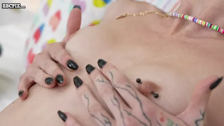 Shrooms Q dominates BBC with her skinny frame in 4k HD