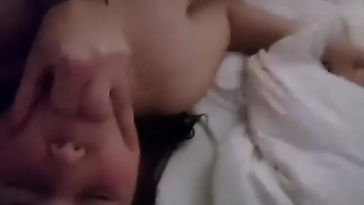 Deutsches Teenie-Amateur-Paar hat Hardcore-Reality-Sex mit Creampie