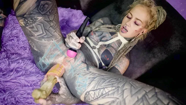 Anuskatzz Wants Extreme Anal Insertion To Squirt