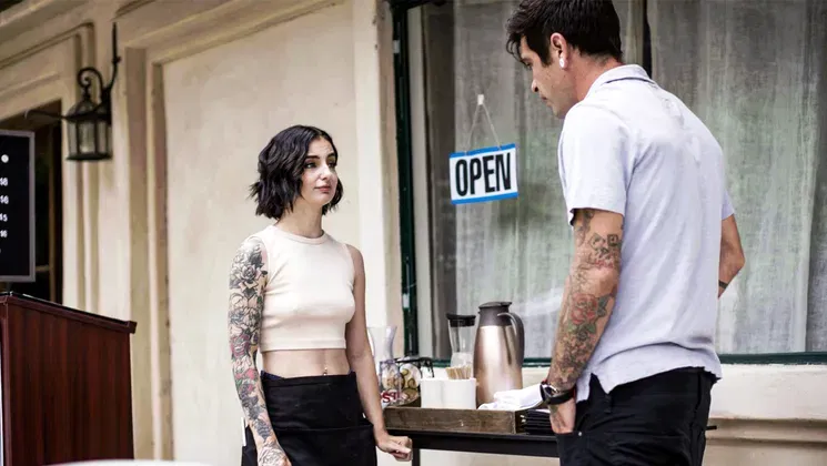 Tiny waitress tricked by a sly customer