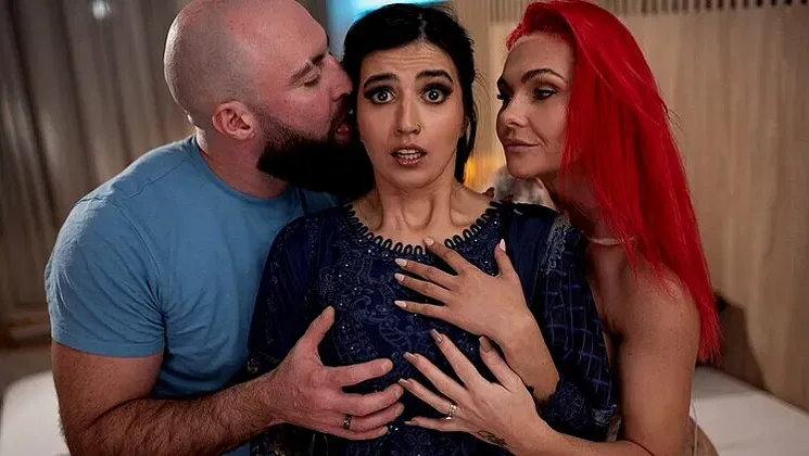 Roxi Keogh, Aaliyah Yasin - Sister, What The Fuck