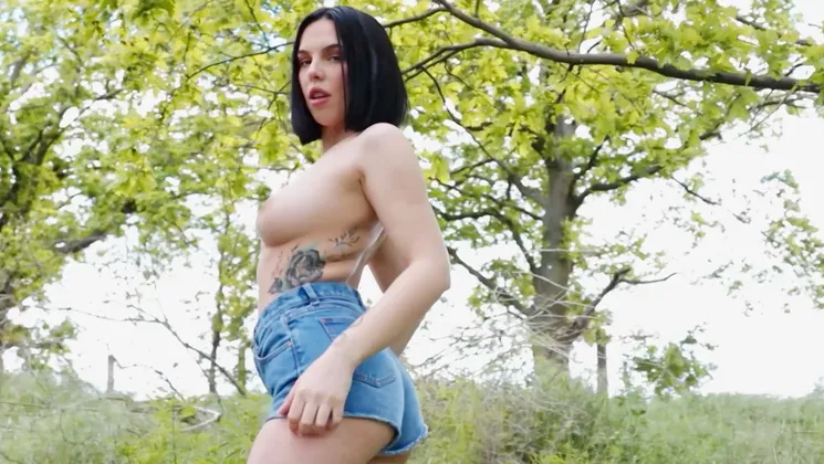 Big tits MILF model exposing sexy body