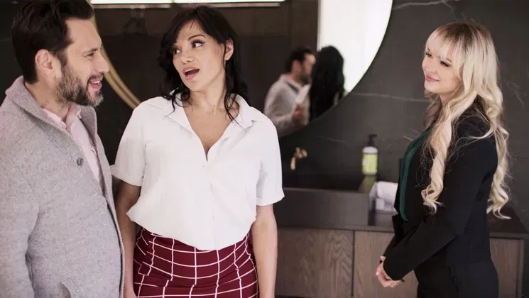 MILF realtor fuck clients big dick hubby