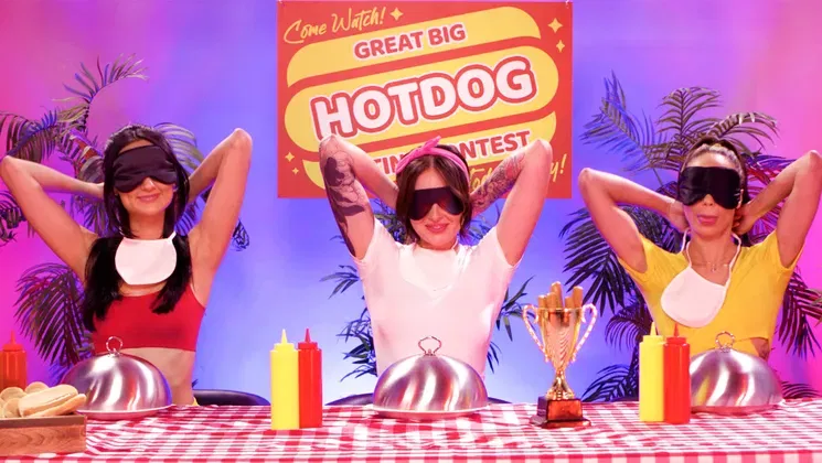 Lesbian Ebony babe fucks two competitors