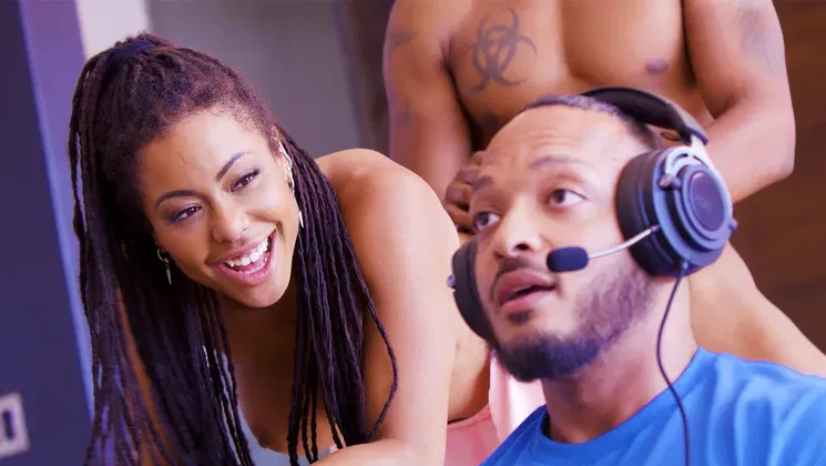 BBC pizza delivery guy pounds ebony MILF