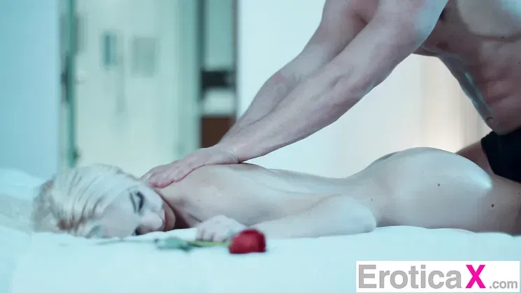 Hard Working Babe Massaged & Fucked By BF