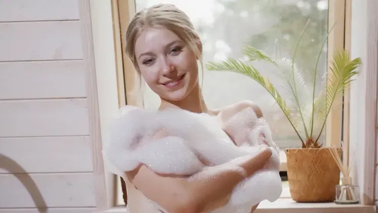 Blonde Lilly A passion posing session