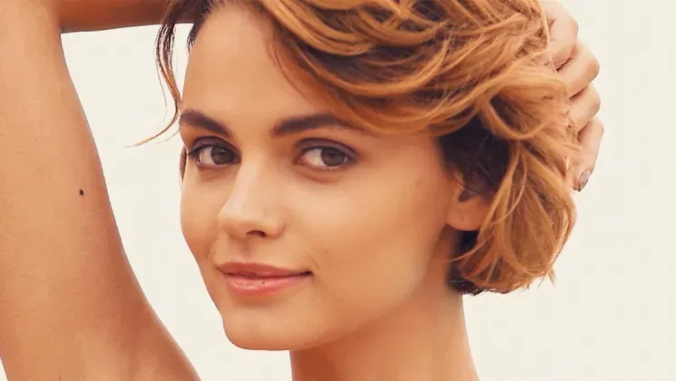 Stunning babe showing of petite body