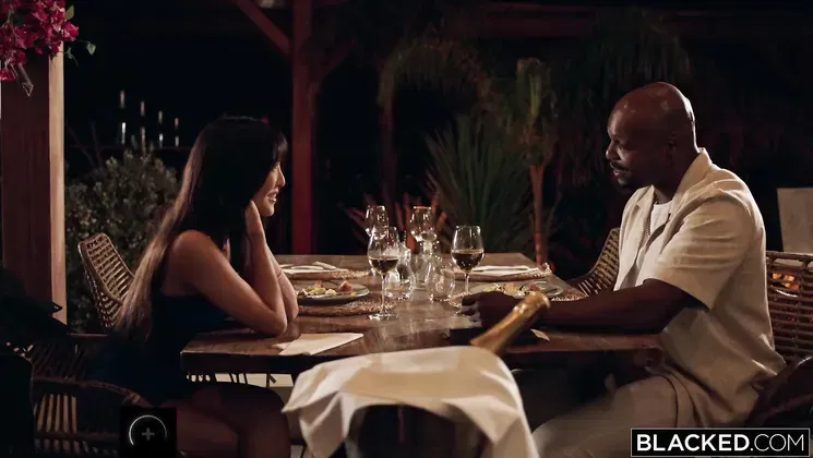 Emiri Momota takes on a monster BBC and can barely handle it