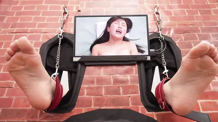 KING-297 Only for working career women A wall-hole anonymous sex matching experience