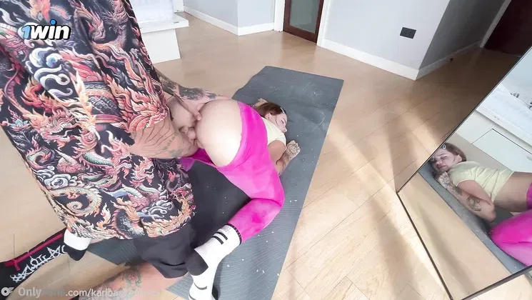 SkinLovers gets her tight leggings ripped apart by her own big booty in POV