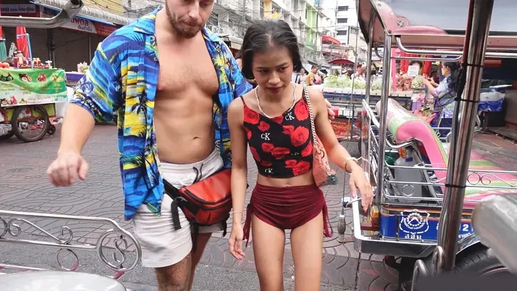 Tiny Thai cutie picked up and hotel fuck