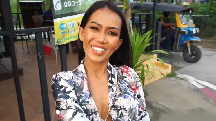 Thai MILF amateur takes a big cock anal