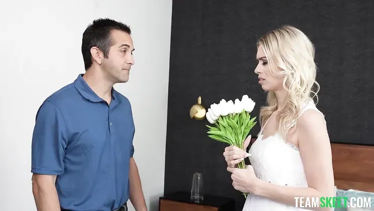 Petite blonde pornstar Jill Kassidy gets a hardcore cumshot after giving a blowjob